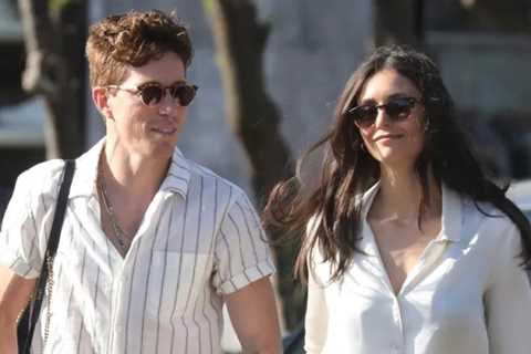 Nina Dobrev & boyfriend Shaun White take cute selfies in Athens